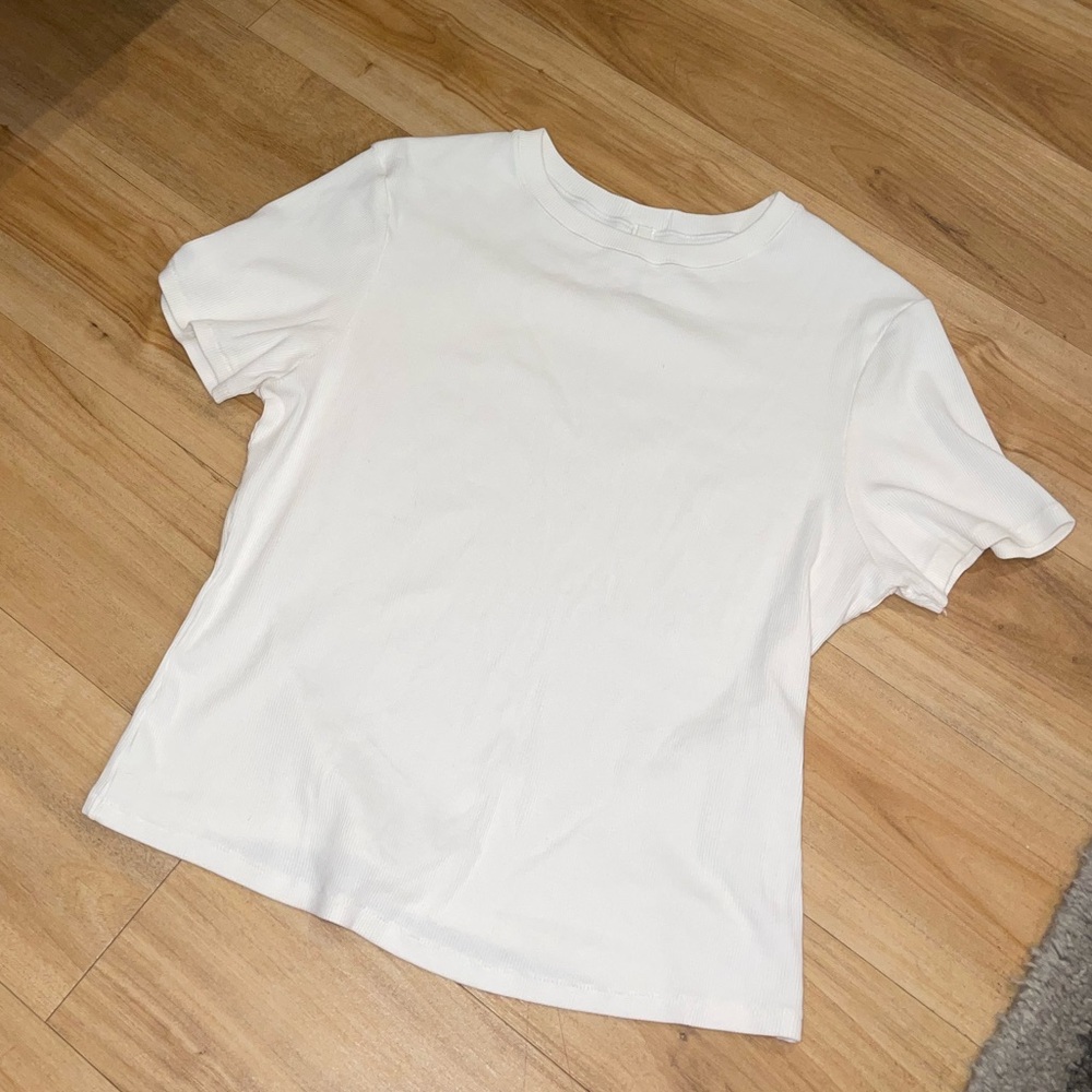 White Skims Tee Size 3X 95% Cotton 5% Elastane